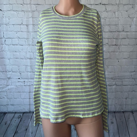 American Eagle Outfitters Tops - American Eagle Gray & Green Long Sleeve Top size XS